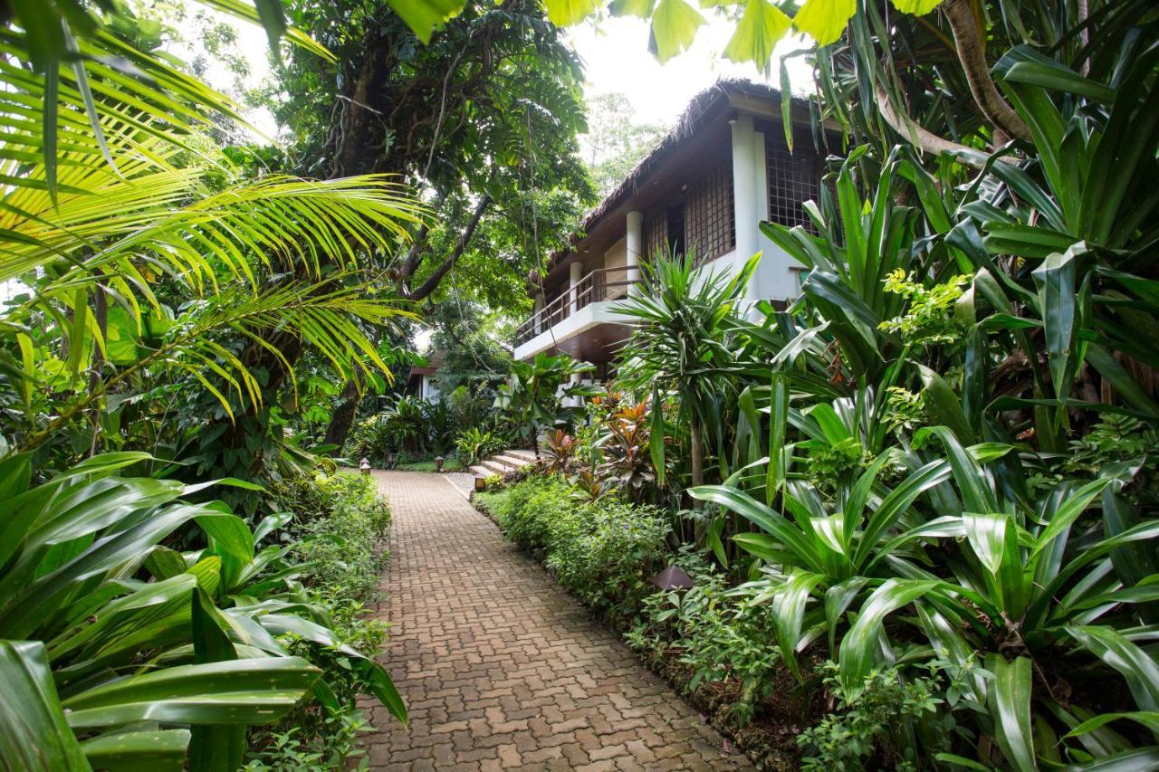 Mandala Spa & Resort Villas Manoc-Manoc Exterior photo