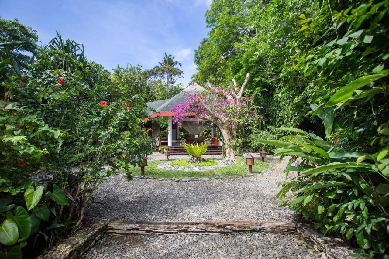 Mandala Spa & Resort Villas Manoc-Manoc Exterior photo