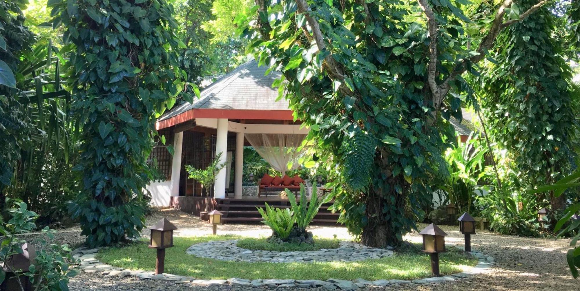 Mandala Spa & Resort Villas Manoc-Manoc Exterior photo