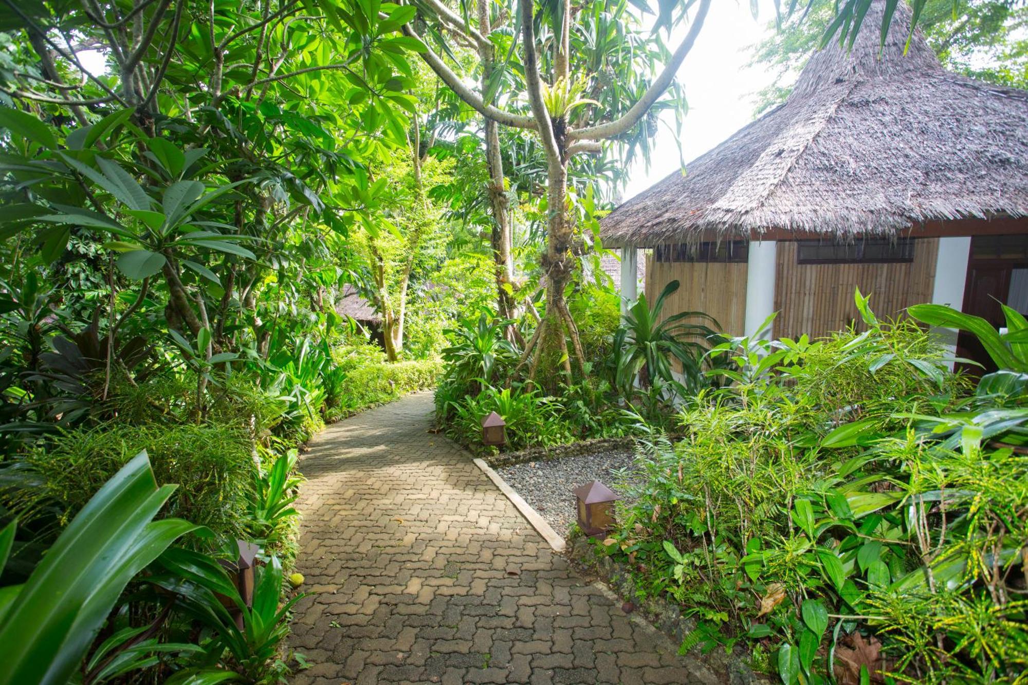 Mandala Spa & Resort Villas Manoc-Manoc Exterior photo
