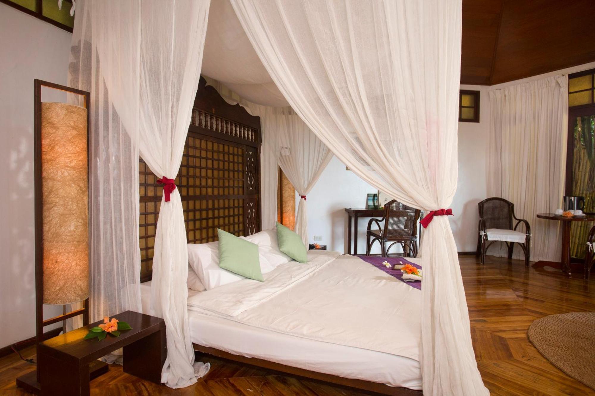 Mandala Spa & Resort Villas Manoc-Manoc Exterior photo