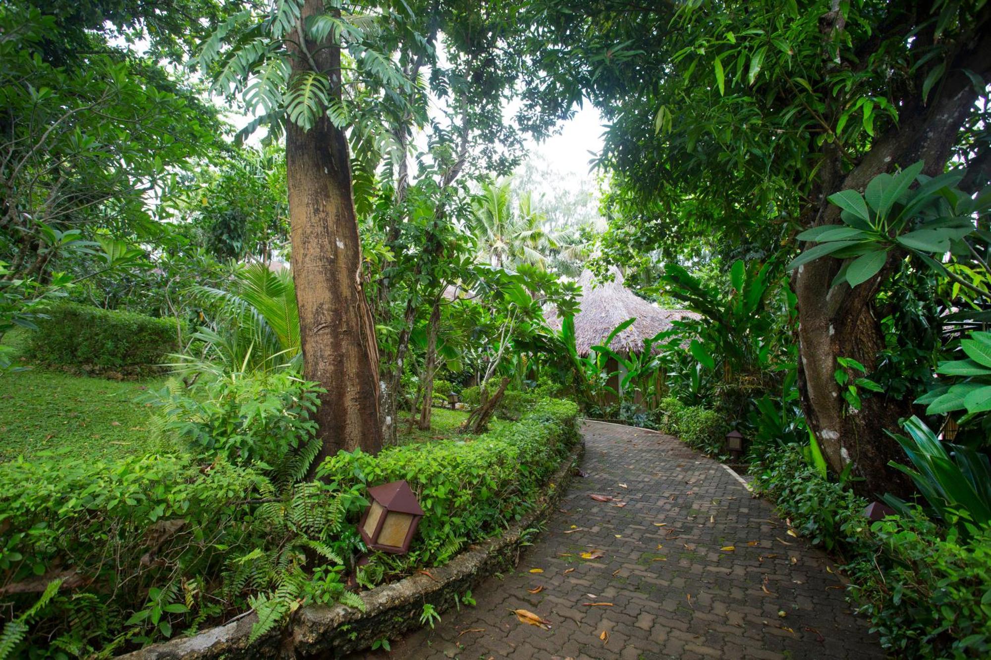 Mandala Spa & Resort Villas Manoc-Manoc Exterior photo