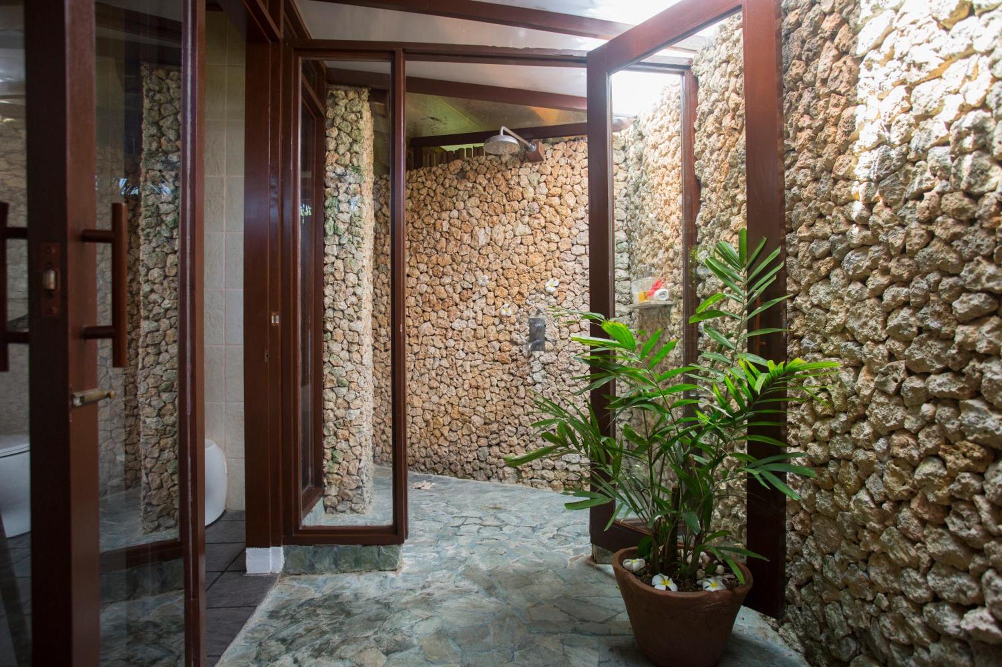 Mandala Spa & Resort Villas Manoc-Manoc Exterior photo