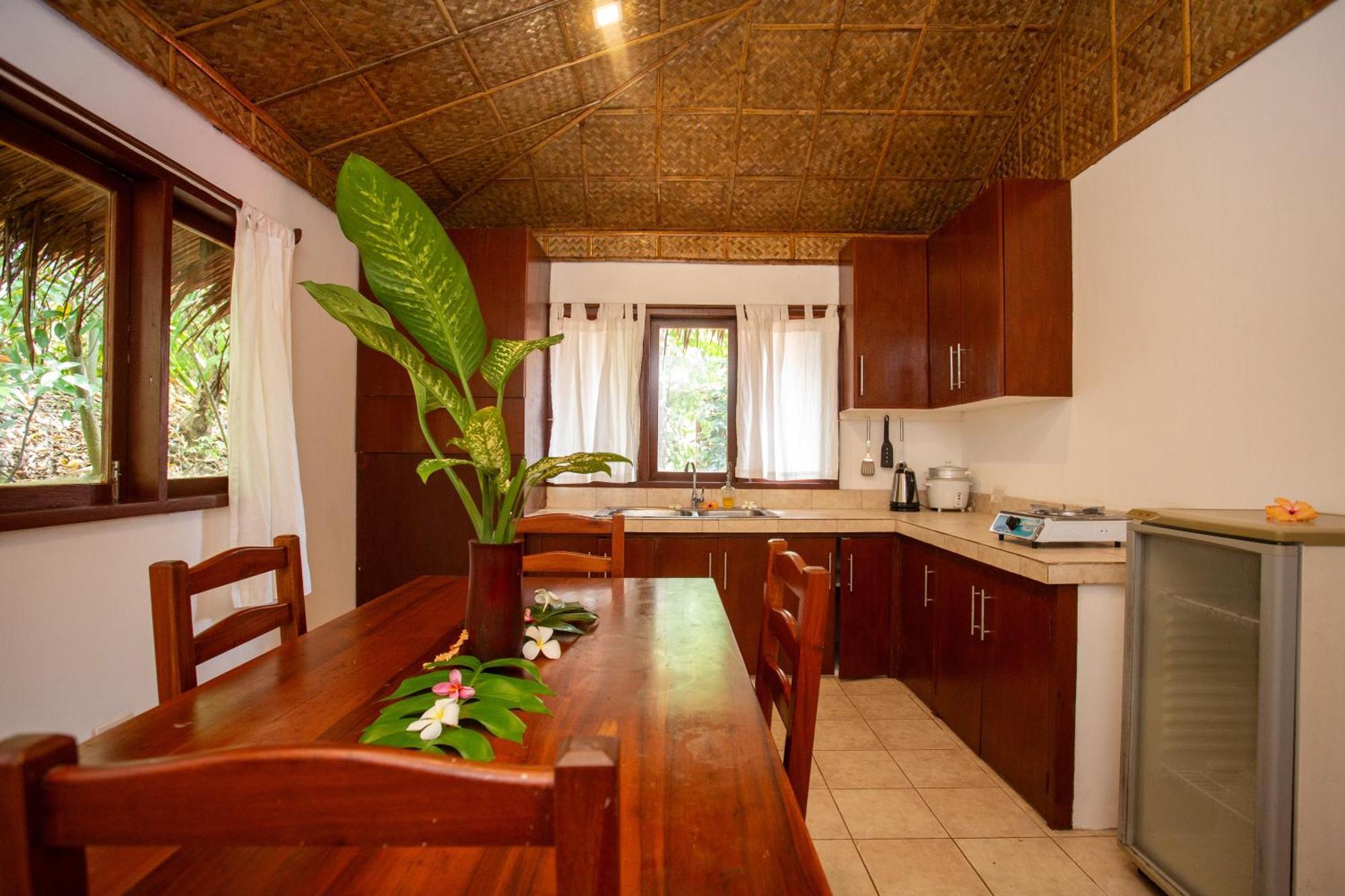 Mandala Spa & Resort Villas Manoc-Manoc Exterior photo