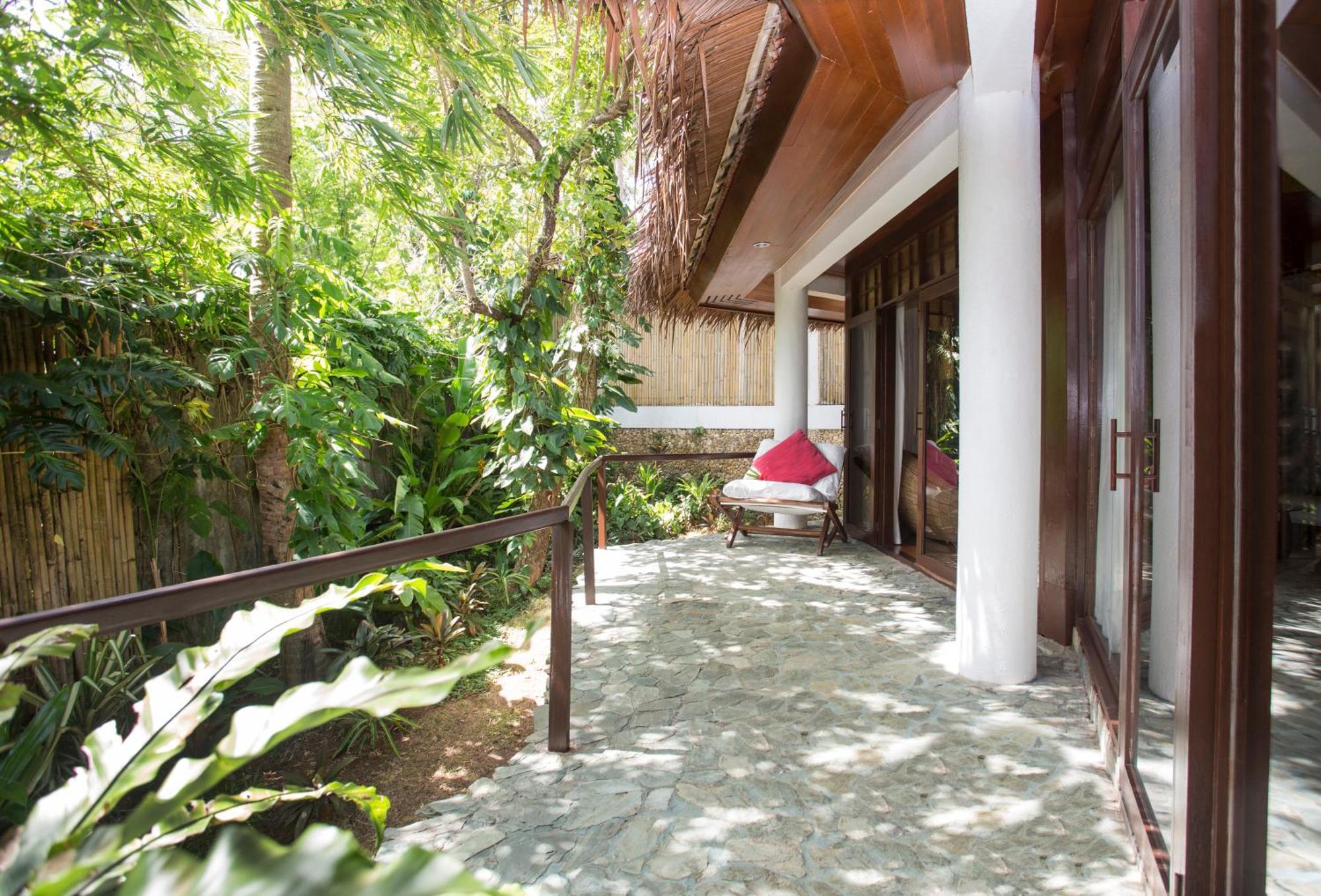 Mandala Spa & Resort Villas Manoc-Manoc Room photo